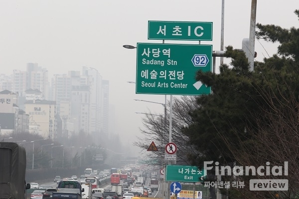 지난 6일 오후 서울 사당역에서 바라본 도심이 뿌옇게 흐려져 있다. 이날 미세먼지 농도는 '나쁨' 수준이었다./출처=사단법인 국회기자단(가칭)