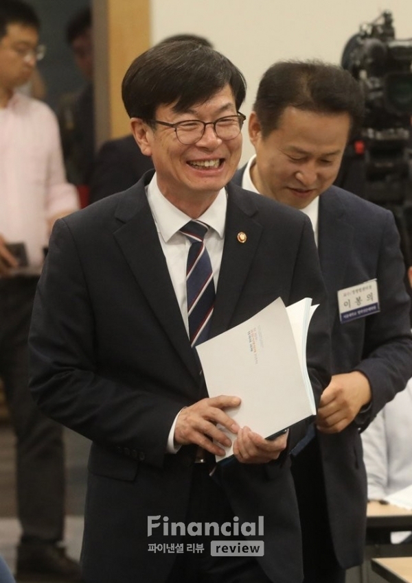 청와대 정책실장에 임명된 김상조 공정거래위원장./사진=연합뉴스