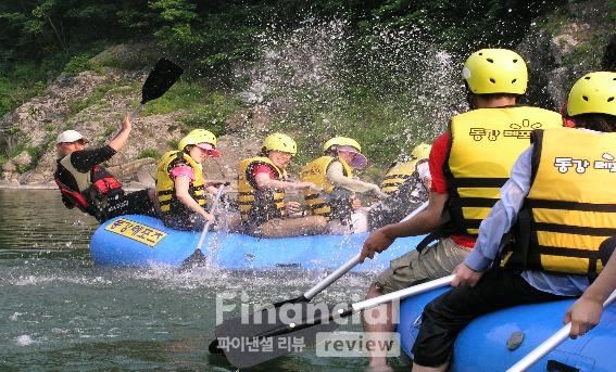 평창 어름치마을 동강 래프팅./사진=환경부