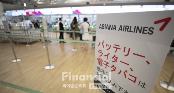 한국에 대한 일본의 수출규제로 촉발된 일본여행 거부 운동이 확산하면서 아시아나항공은 9월 중순부터 인천발 후쿠오카·오사카·오키나와 노선 투입 항공기를 기존 A330에서 B767·A321 등으로 변경해 좌석 공급을 축소할 예정이다./사진=연합뉴스