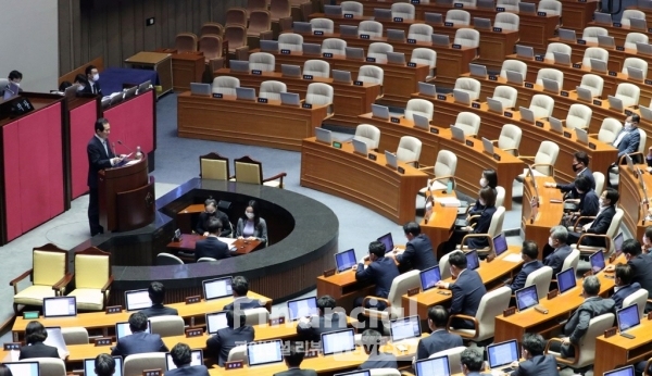 정세균 국무총리가 29일 오후 국회 본회의에서 3차 추가경정예산안에 대한 시정연설을 하고 있다. /사진=연합뉴스