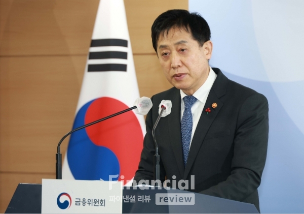 김주현 금융위원장이 지난달 27일 오전 서울 종로구 정부서울청사 브리핑실에서 금융위원회 업무보고 사전브리핑을 하고 있다./출처=금융위원회