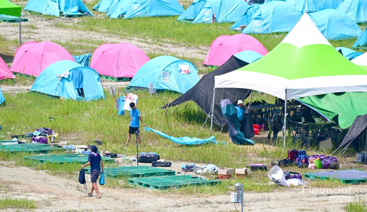 텐트를 정리하는 스카우트 대원. /사진=김기훈 기자