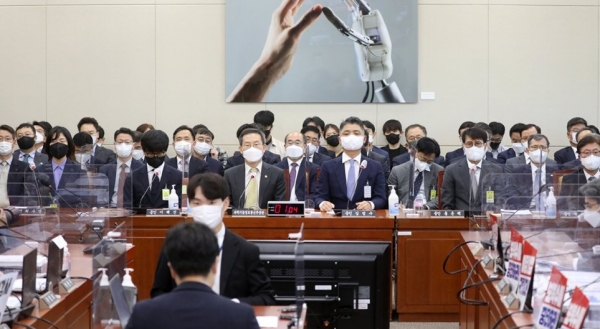 지난해 국정감사 당시 최수연 네이버 대표이사, 김범수 카카오 미래이니셔티브센터장, 홍은택 카카오 대표이사, 등이 증인으로 출석한 모습. /사진=연합뉴스