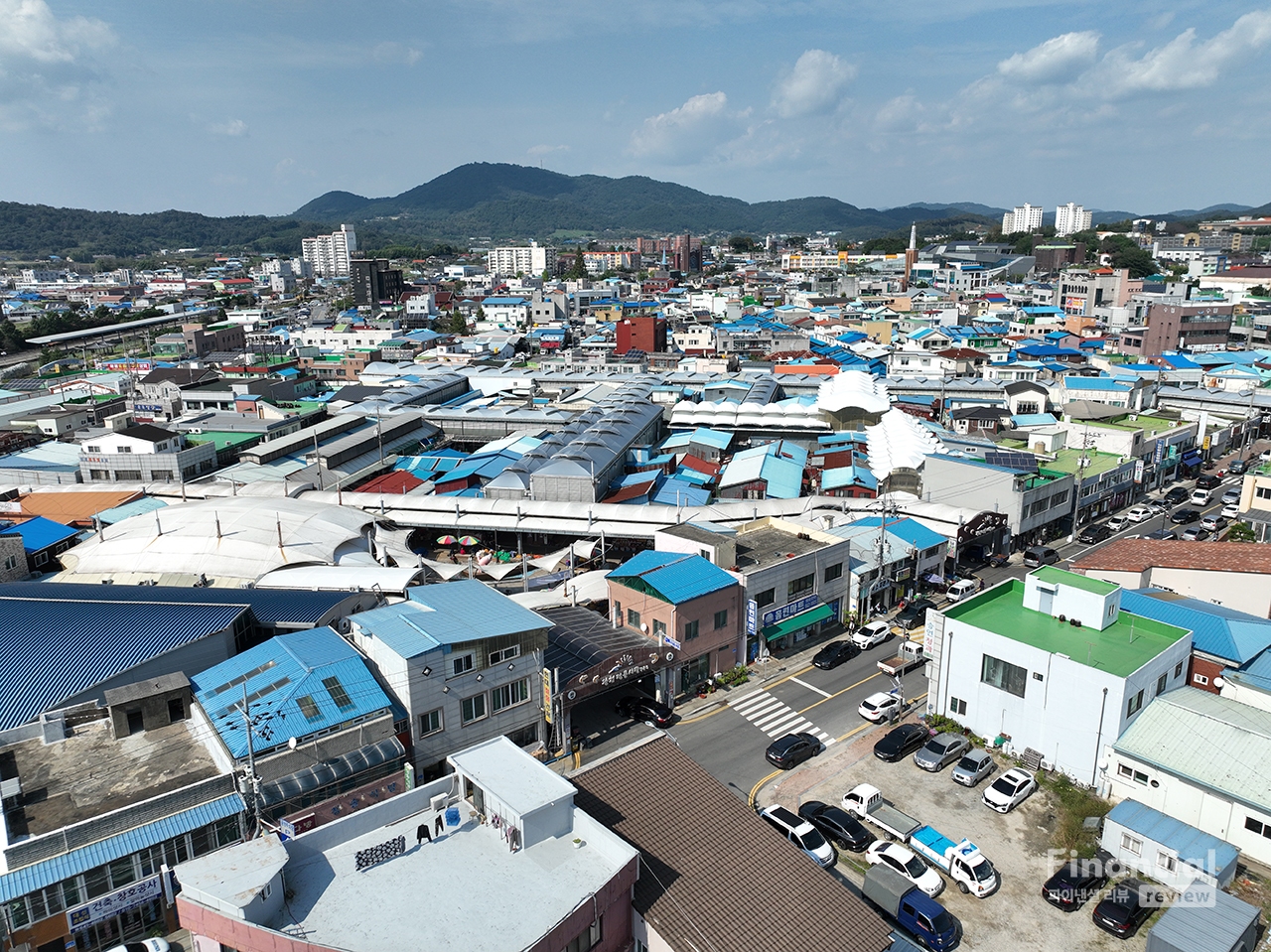 500년 전통의 광천전통시장이 광천읍 중앙에 위치해 있어 사람들의 발길이 끊이지 않는 곳이다. /사진=조용식 기자