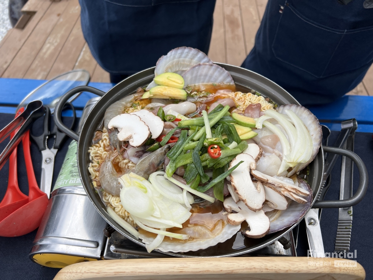 손동광 셰프는 지난해에도 울진 대나리 마을에서  해산물을 주 재료로 한 '셰프와 함께하는 쿠킹 클래스'를 진행했다. /사진=조용식 기자