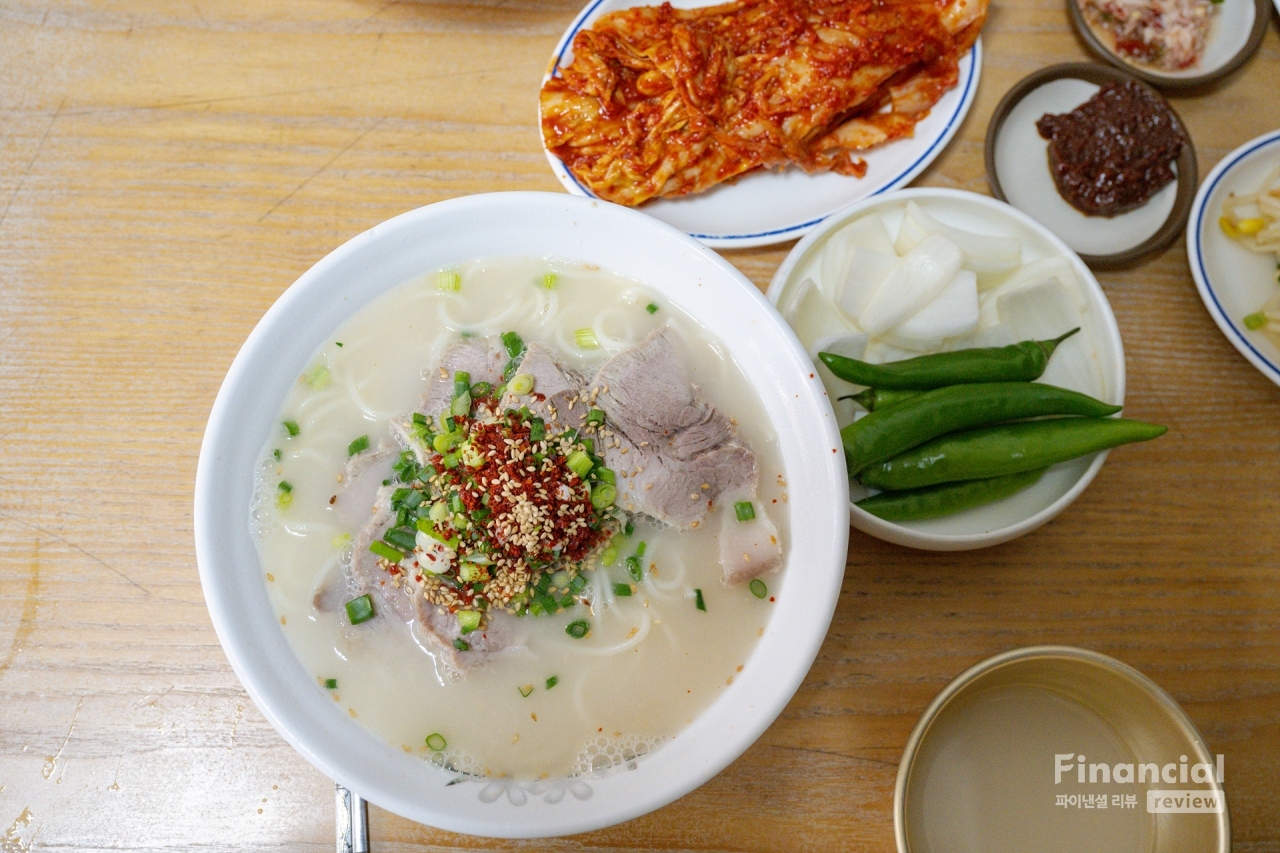 양도 많고, 맛도 좋은 고향생각의 고기국수. /사진=김민수 여행작가