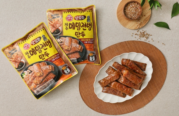 오뚜기 맛있는 제주메밀전병만두 연츨컷./사진=오뚜기