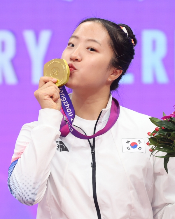 2024 파리올림픽에서 메달을 안겨준 대한민국 국가대표 신유빈 선수./사진=bhc치킨