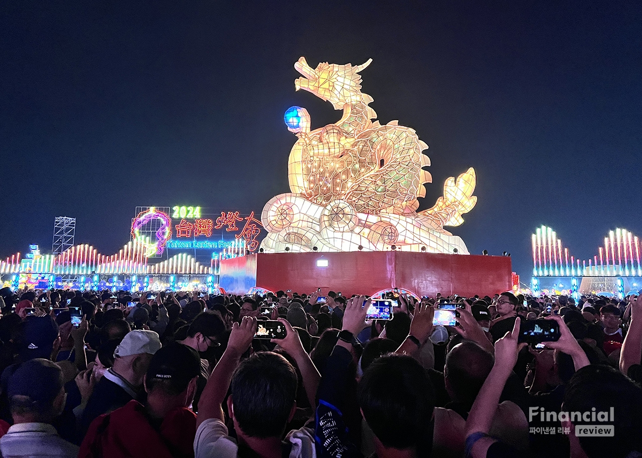 '용이 타이완에 오다'라는 주제로 300개가 넘는 등불이 밤하늘을 밝힌 '2024 타이완 등불 축제'가 지난 25일 타이난시에서 개최됐다. /사진=조용식 기자